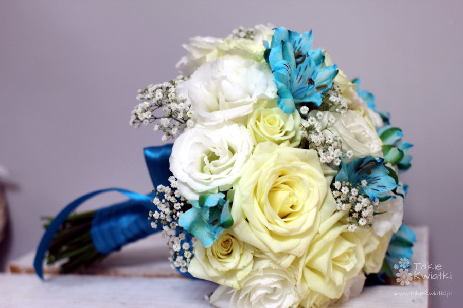 Bukiet ślubny kwiaty niebieskie farbowane