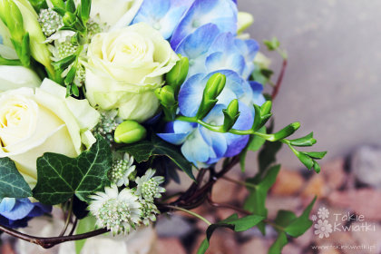 Bukiet ślubny - frezja i niebieska hortensja